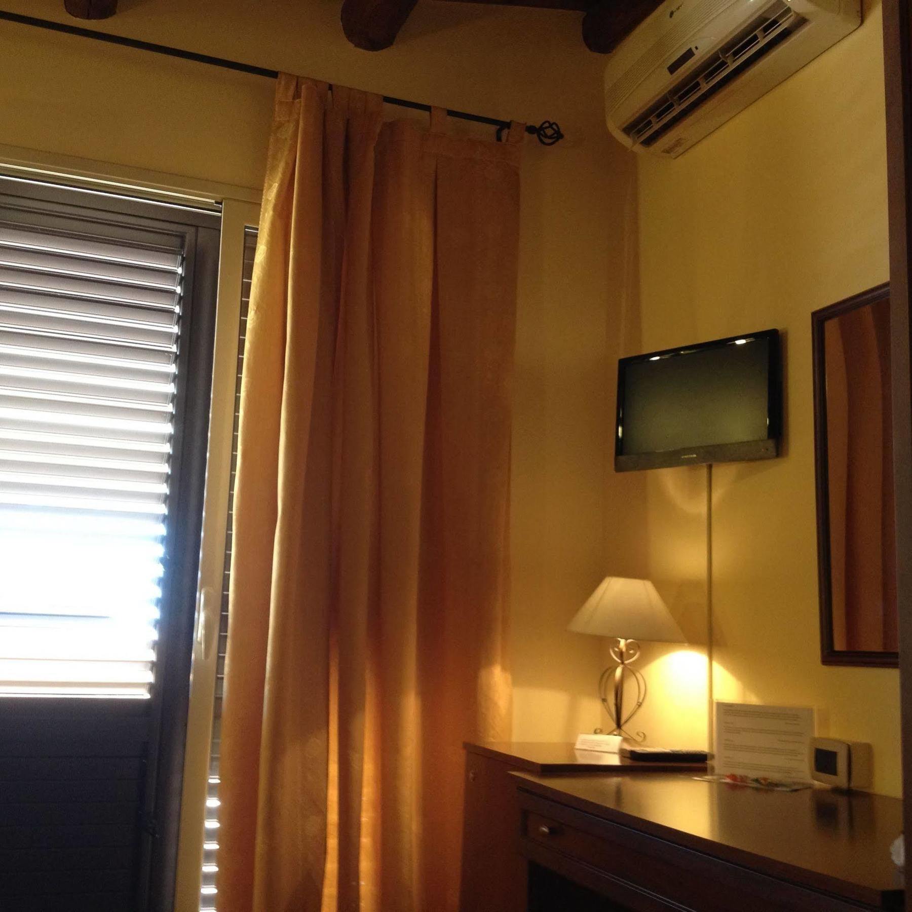 אבולה B&B Villa Eben Ezer מראה חיצוני תמונה